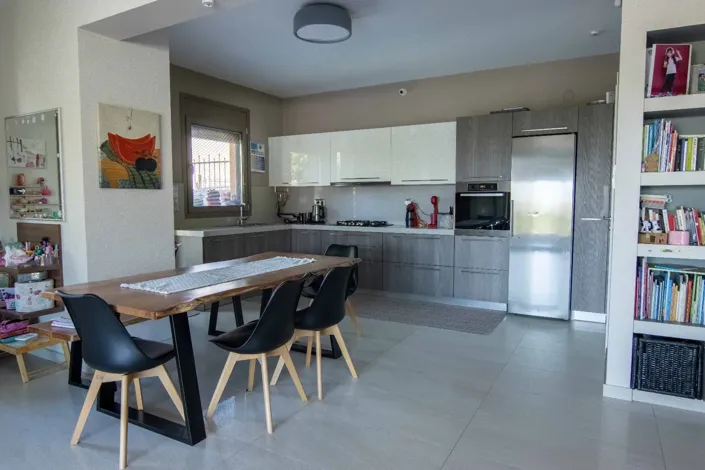 Image No.2-4 Bed Villa for sale