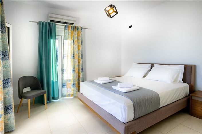 Image No.10-2 Bed Property for sale