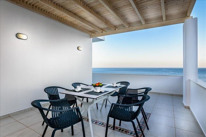 Image No.12-2 Bed Property for sale