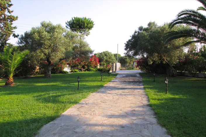 Image No.2-4 Bed Property for sale