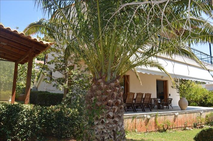 Image No.18-3 Bed Property for sale