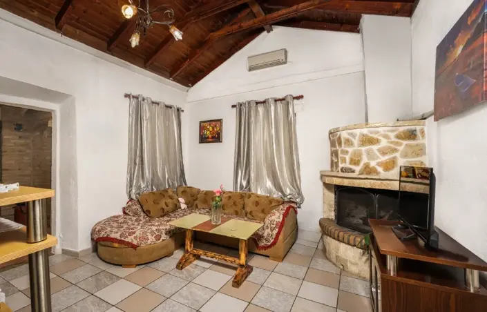 Image No.6-2 Bed House for sale