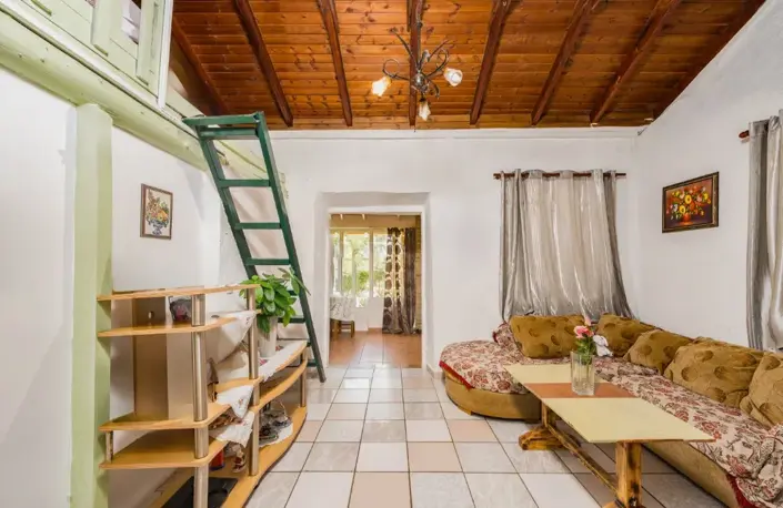 Image No.8-2 Bed House for sale