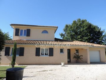 1 - Montagnat, Villa