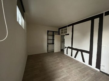1 - Rouen, Property