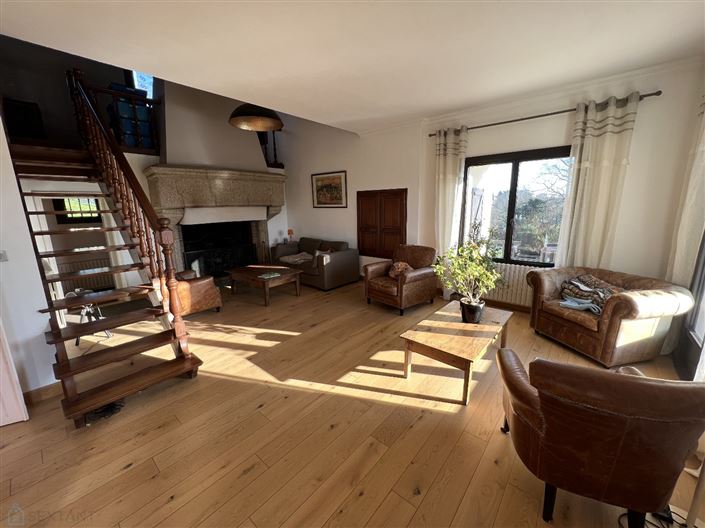 Image No.10-5 Bed Property for sale