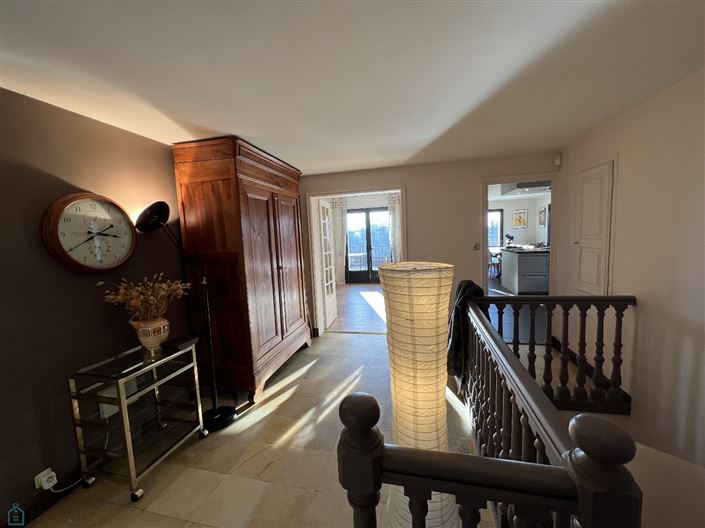 Image No.8-5 Bed Property for sale