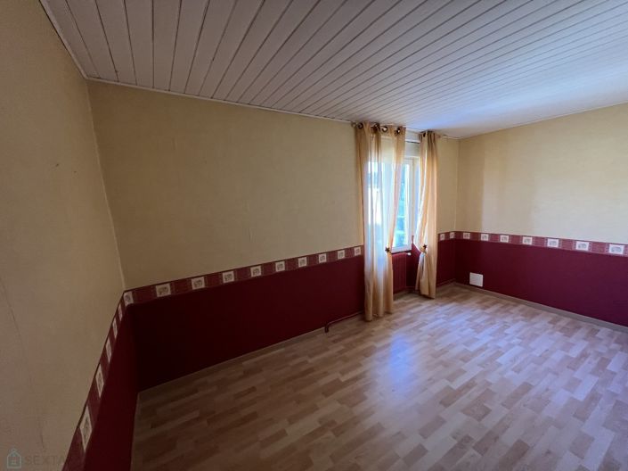 Image No.11-3 Bed Property for sale