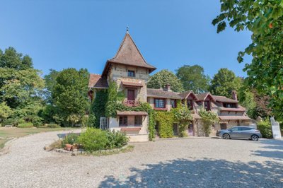 1 - Fontainebleau, Property