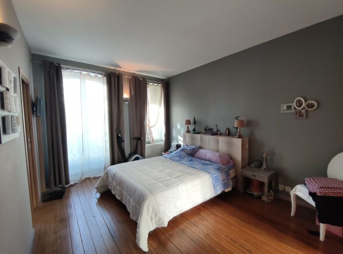 Image No.12-10 Bed Property for sale