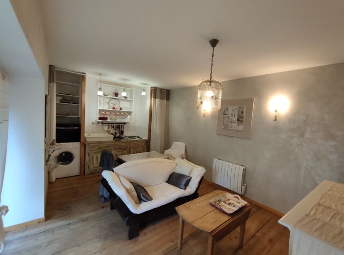 Image No.19-10 Bed Property for sale