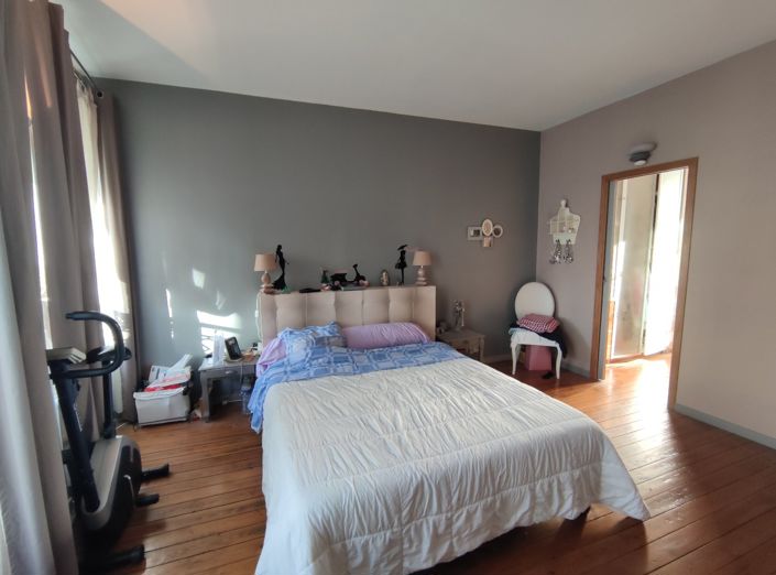 Image No.28-10 Bed Property for sale