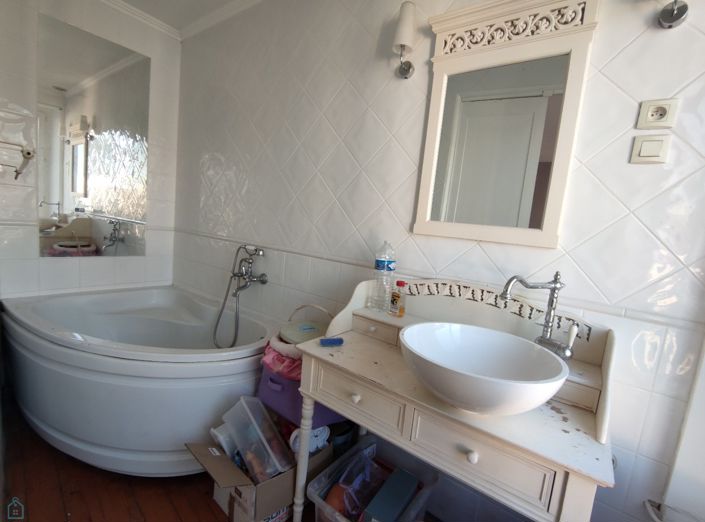 Image No.36-10 Bed Property for sale