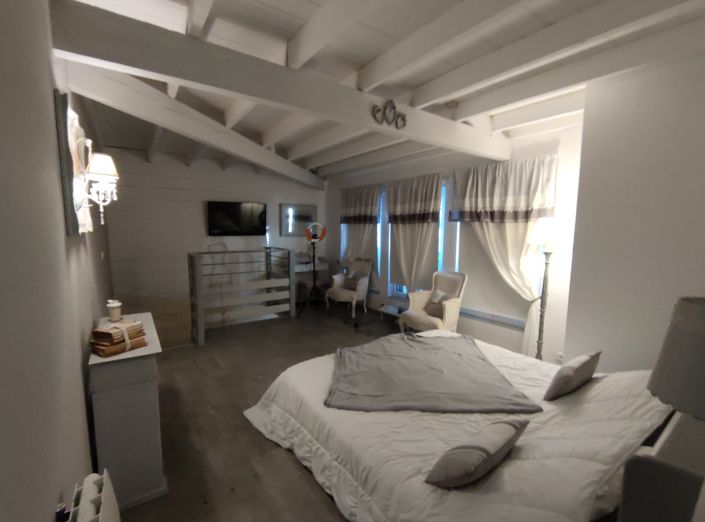 Image No.9-10 Bed Property for sale