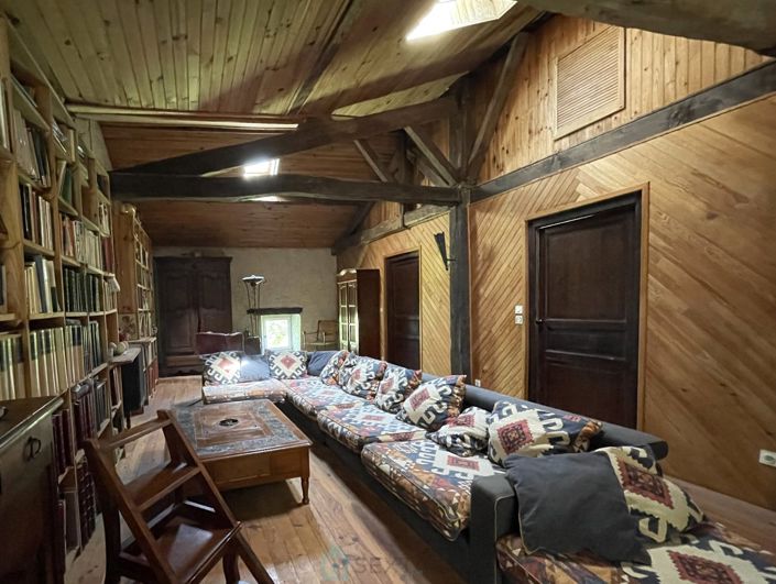 Image No.18-5 Bed Property for sale