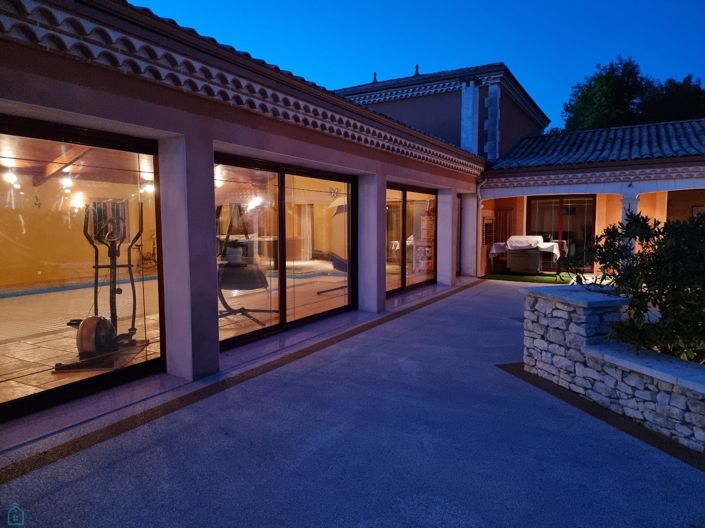 Image No.18-6 Bed Property for sale