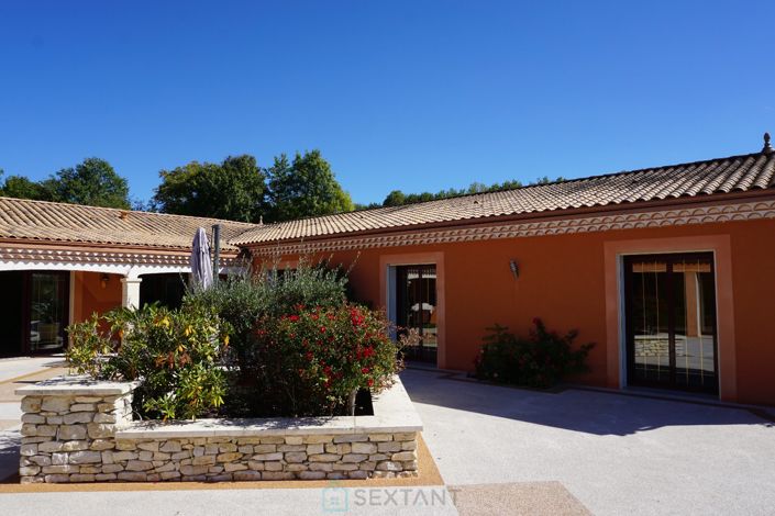 Image No.6-6 Bed Property for sale