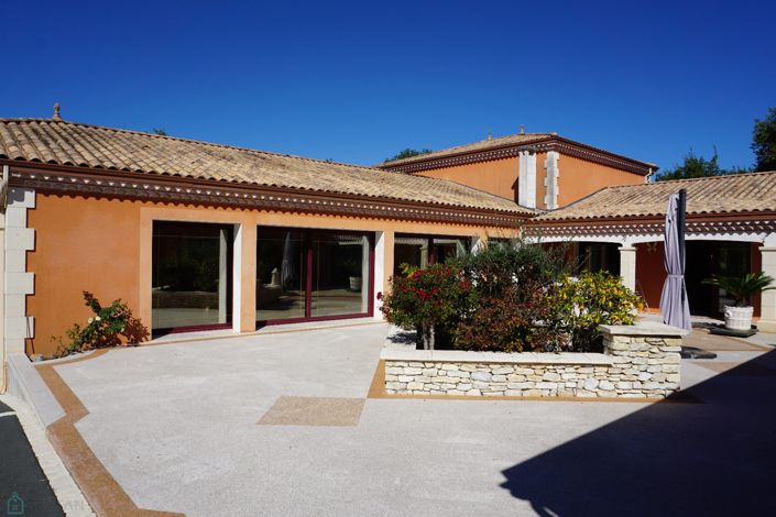 Image No.8-6 Bed Property for sale