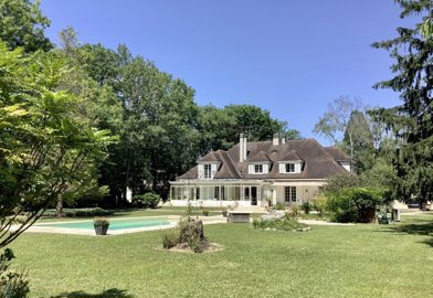 1 - Fontainebleau, Property