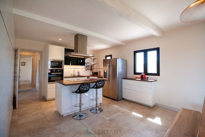 Image No.8-6 Bed House for sale