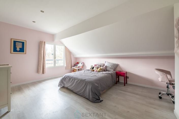 Image No.14-8 Bed Property for sale