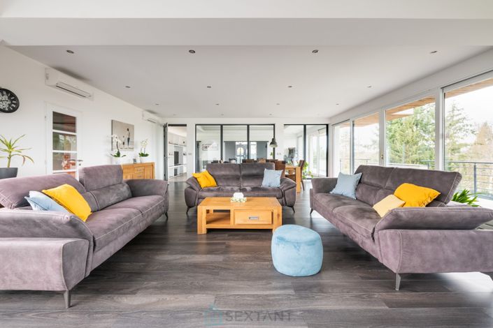 Image No.4-8 Bed Property for sale