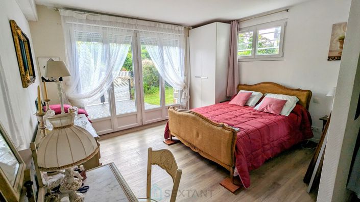 Image No.18-5 Bed Property for sale