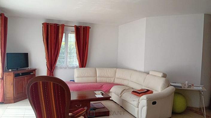 Image No.11-3 Bed Property for sale