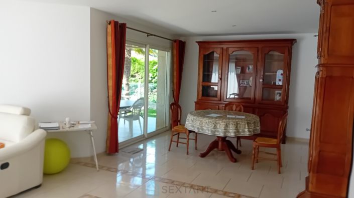 Image No.12-3 Bed Property for sale