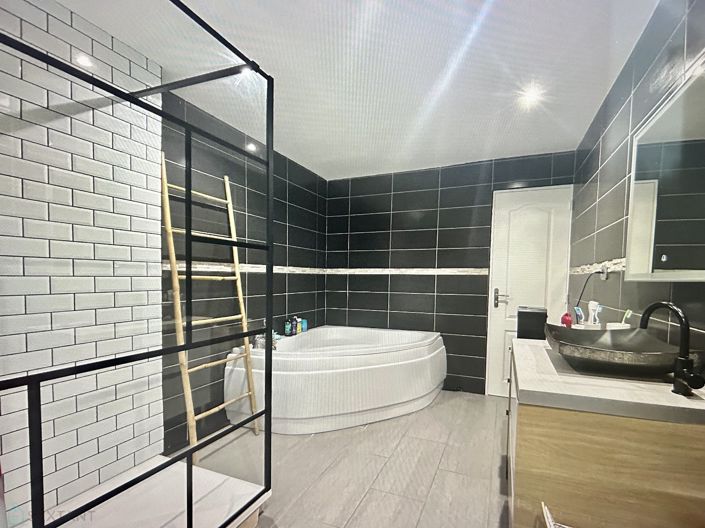 Image No.5-3 Bed House for sale