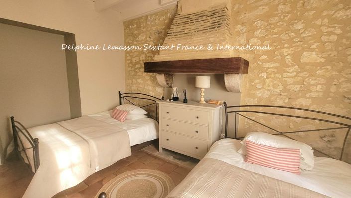 Image No.18-7 Bed Property for sale