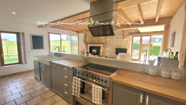 Image No.8-7 Bed Property for sale