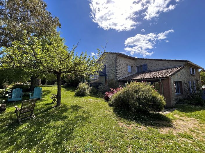 Image No.1-5 Bed Property for sale