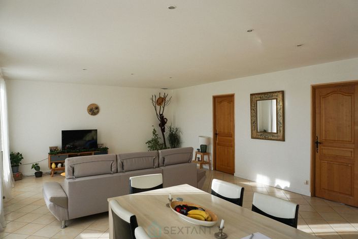 Image No.21-5 Bed Property for sale