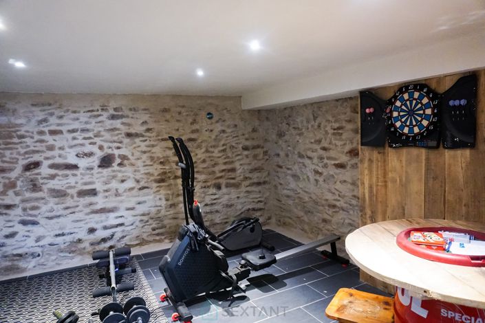 Image No.23-5 Bed Property for sale