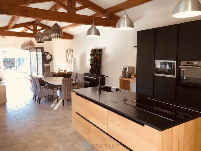 Image No.6-4 Bed Property for sale