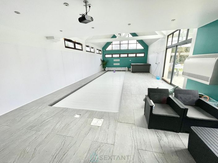 Image No.14-5 Bed Property for sale