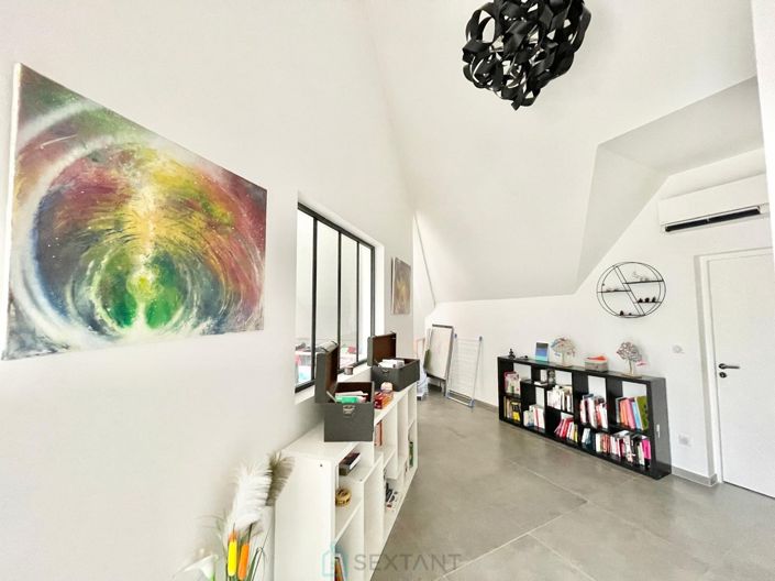 Image No.8-5 Bed Property for sale