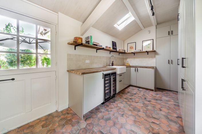 Image No.8-6 Bed Property for sale