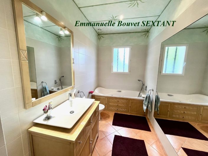 Image No.11-3 Bed Property for sale