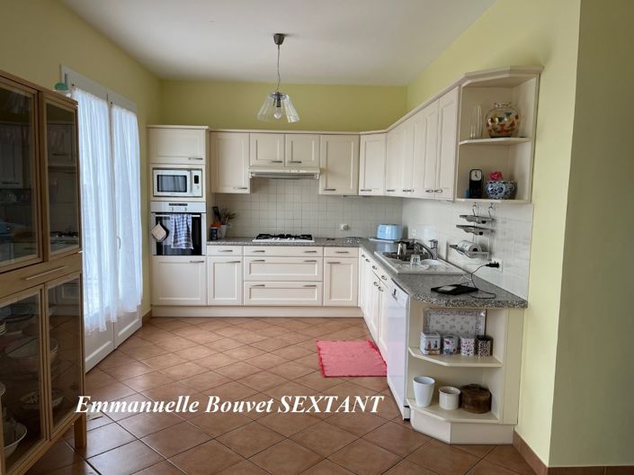 Image No.1-3 Bed Property for sale