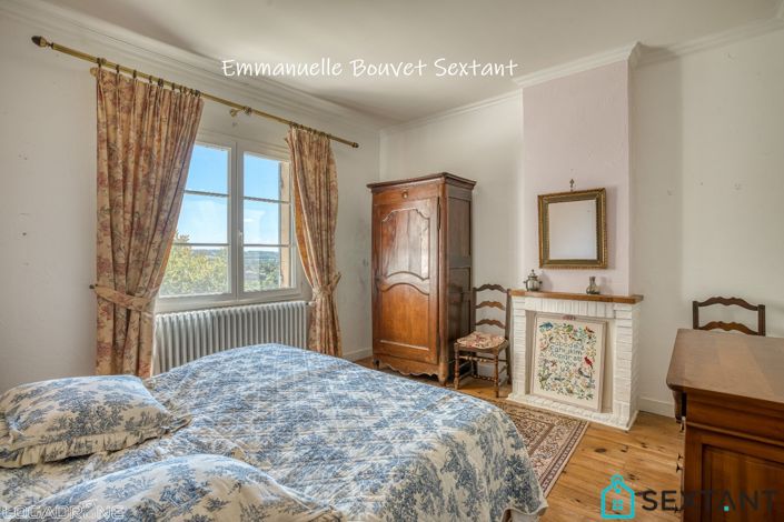 Image No.10-5 Bed Property for sale