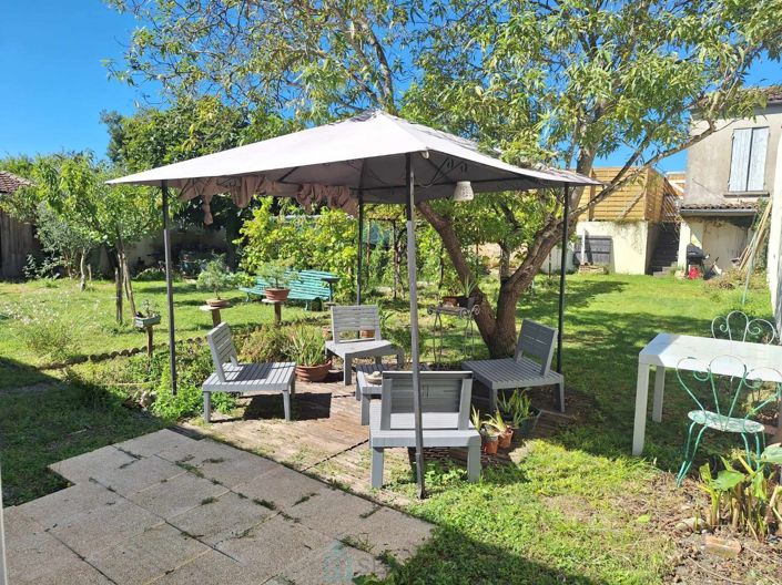 Image No.1-4 Bed Property for sale