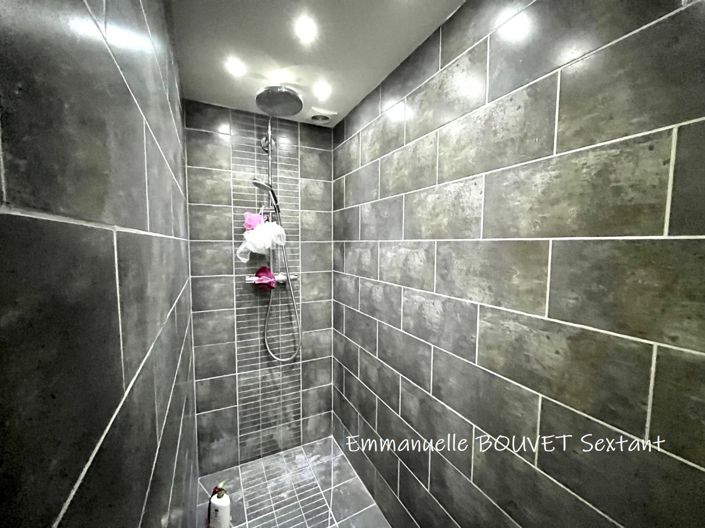 Image No.12-5 Bed Property for sale