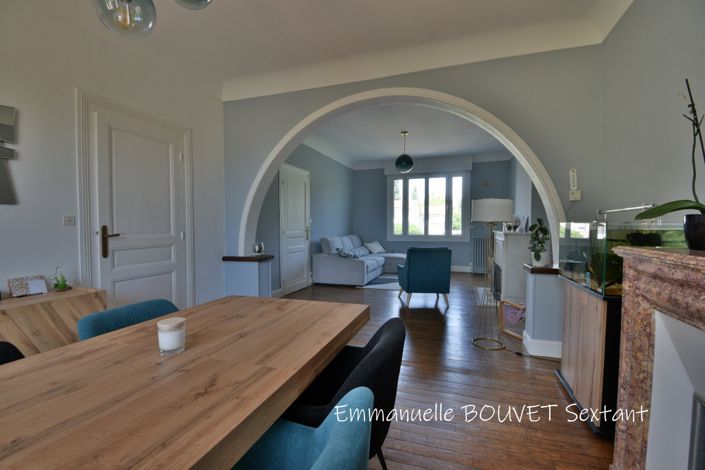 Image No.1-5 Bed Property for sale