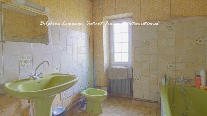 Image No.12-8 Bed Property for sale