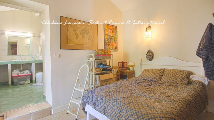 Image No.19-8 Bed Property for sale