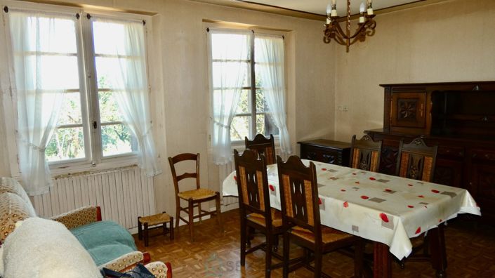 Image No.10-3 Bed Property for sale