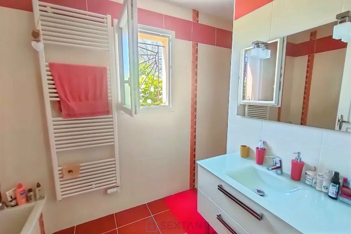 Image No.6-2 Bed House for sale