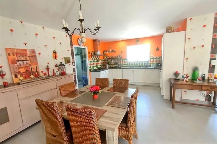 Image No.5-2 Bed House for sale